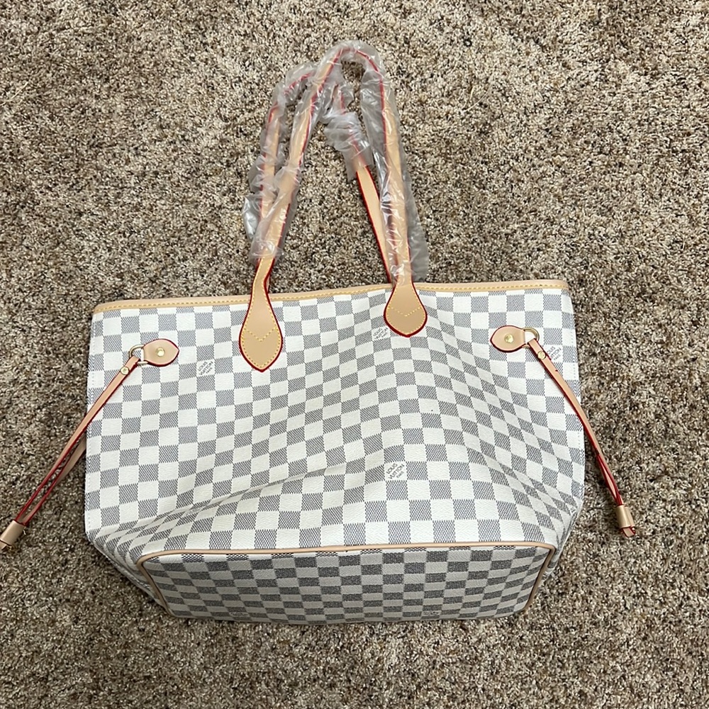Not authentic Louis Vuitton never full
